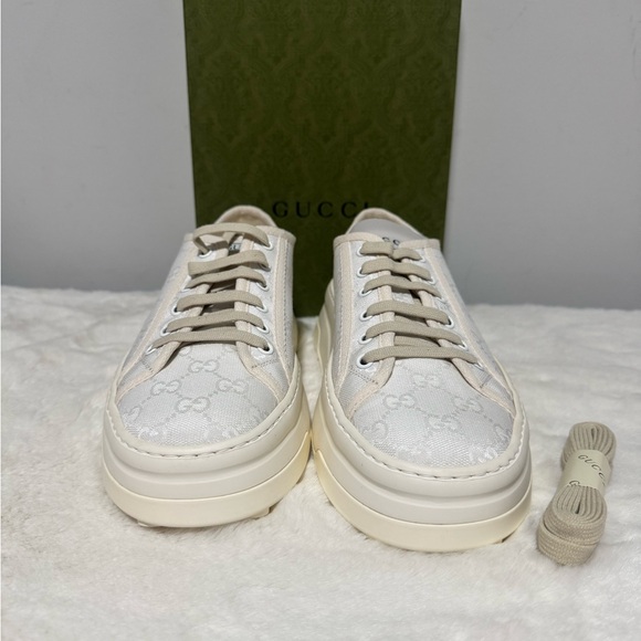 Gucci Women's Cream and White Sneakers - Picture 2 of 7